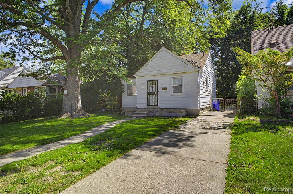 6438 ARCHDALE Street Property Photo 1