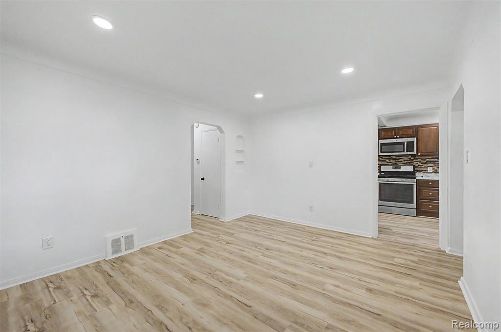 6438 Archdale Street Property Photo 8
