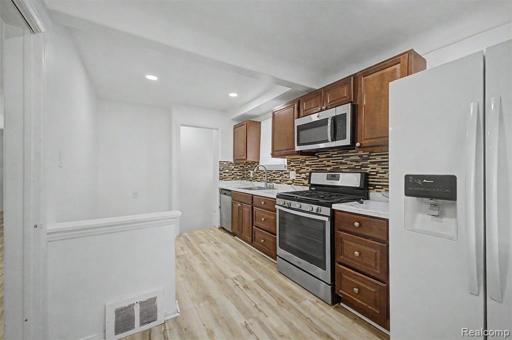 6438 Archdale Street Property Photo 14