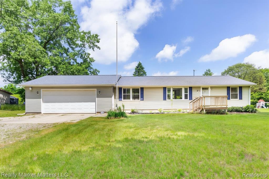 4951 Laur Road Property Photo 1