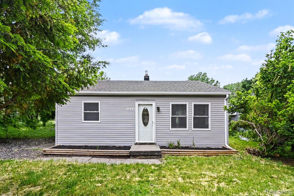 3235 Young Avenue Property Photo 1