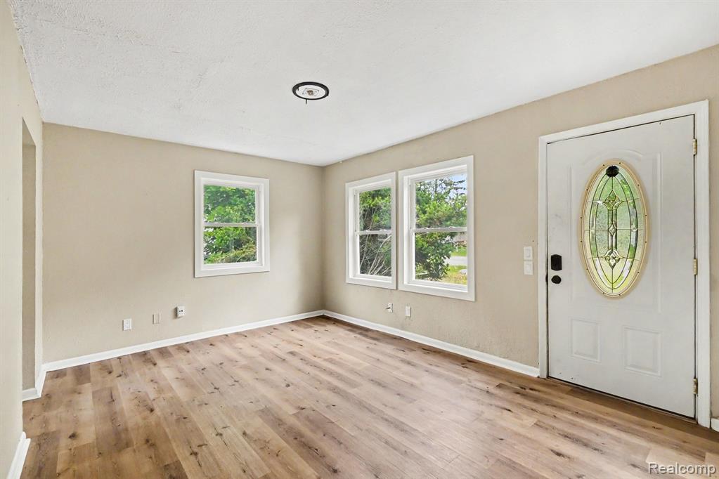 3235 Young Avenue Property Photo 3