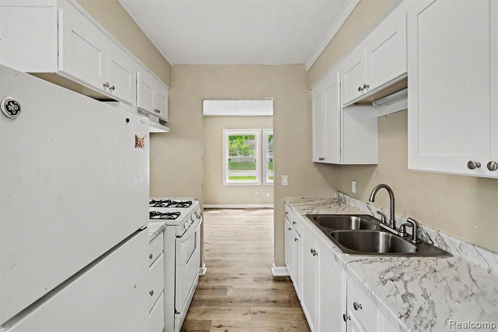 3235 Young Avenue Property Photo 12