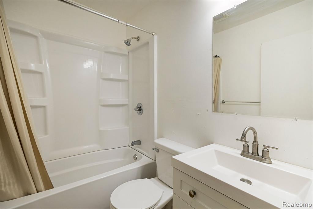 3235 Young Avenue Property Photo 14