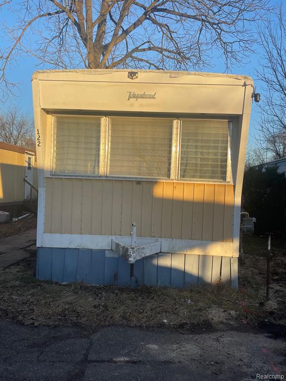 17297 W Outer Drive Property Photo 1