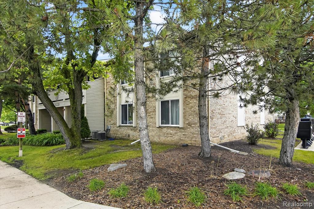 2037 E Franklin Drive Property Photo 5