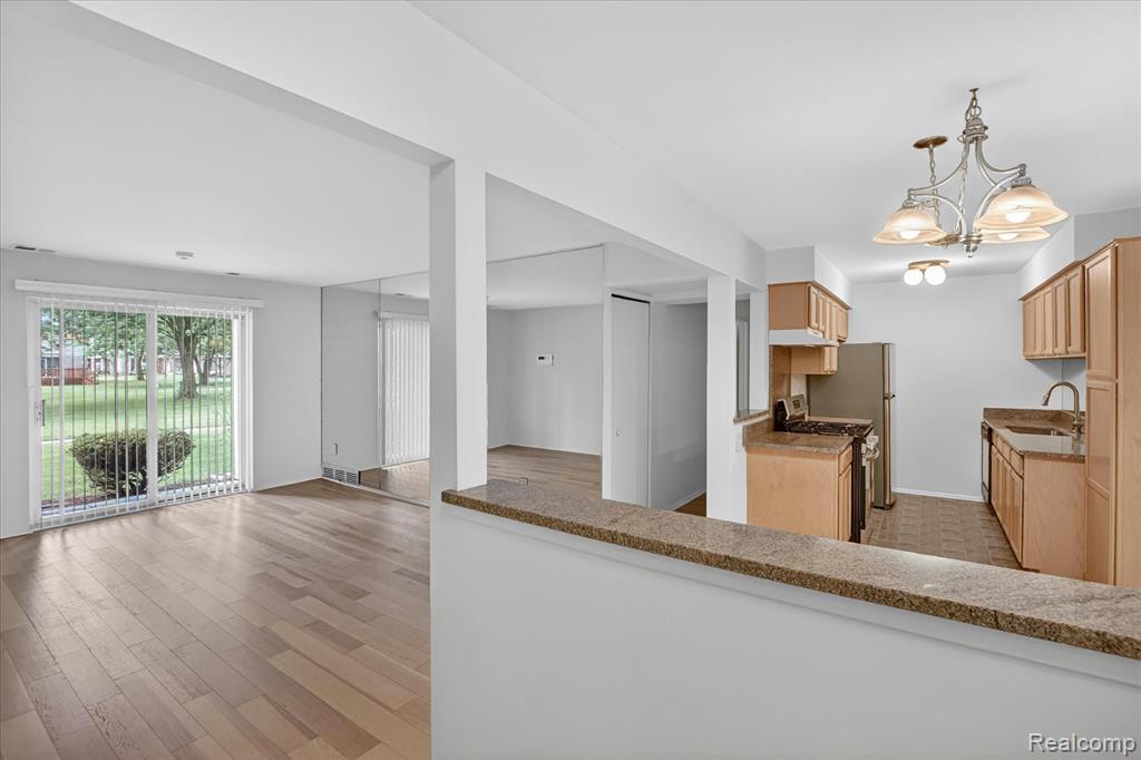 2037 E Franklin Drive Property Photo 14
