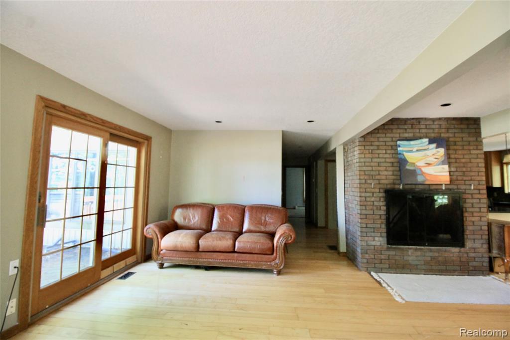 3515 Lahring Property Photo 8