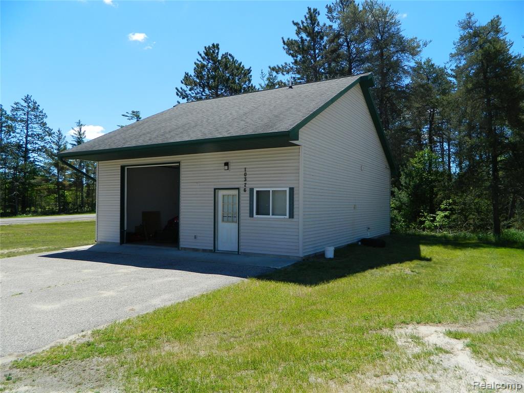 10376 N Roscommon Road Property Photo 1