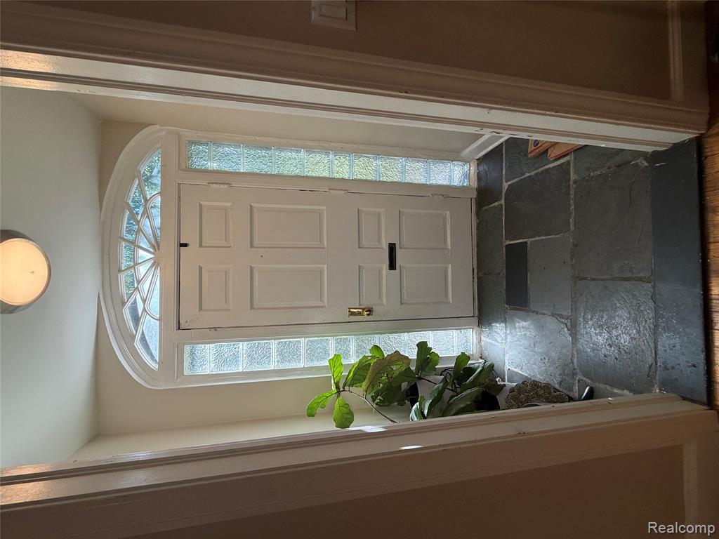 16705 Plainview Avenue Property Photo 3