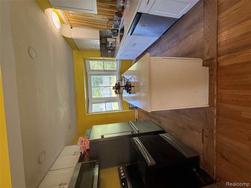 16705 Plainview Avenue Property Photo 7