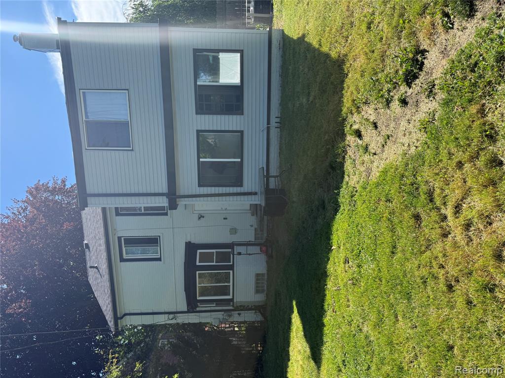 16705 Plainview Avenue Property Photo 8