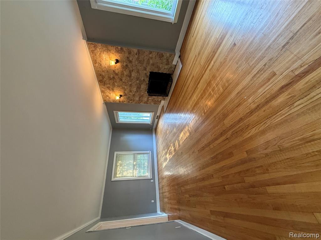 16705 Plainview Avenue Property Photo 17