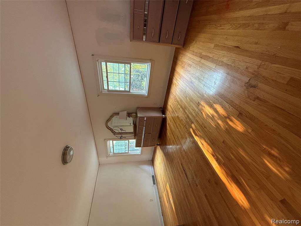 16705 Plainview Avenue Property Photo 20