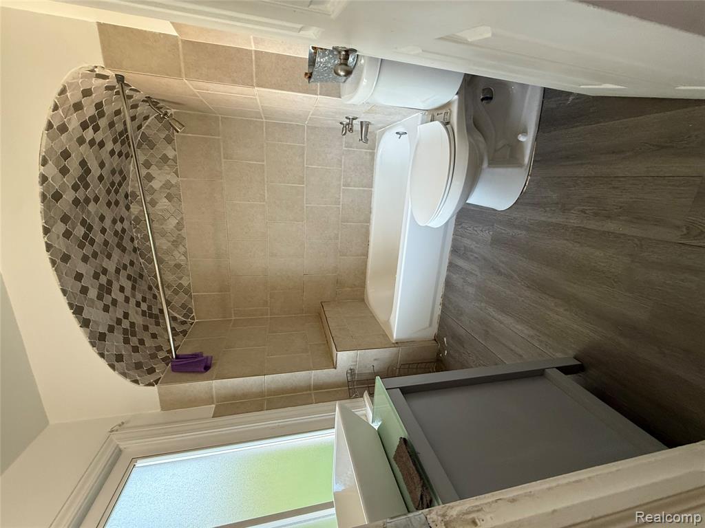 16705 Plainview Avenue Property Photo 24