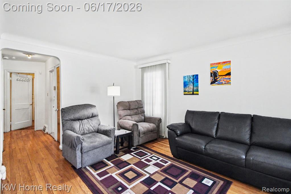 18426 Winthrop Street Property Photo 4