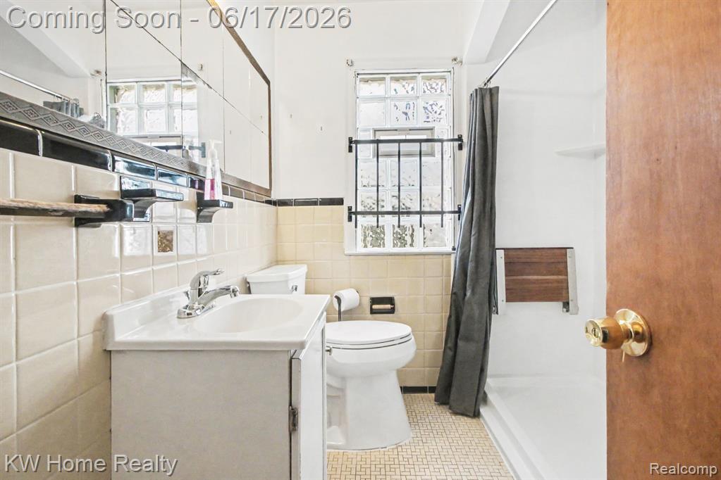 18426 Winthrop Street Property Photo 10