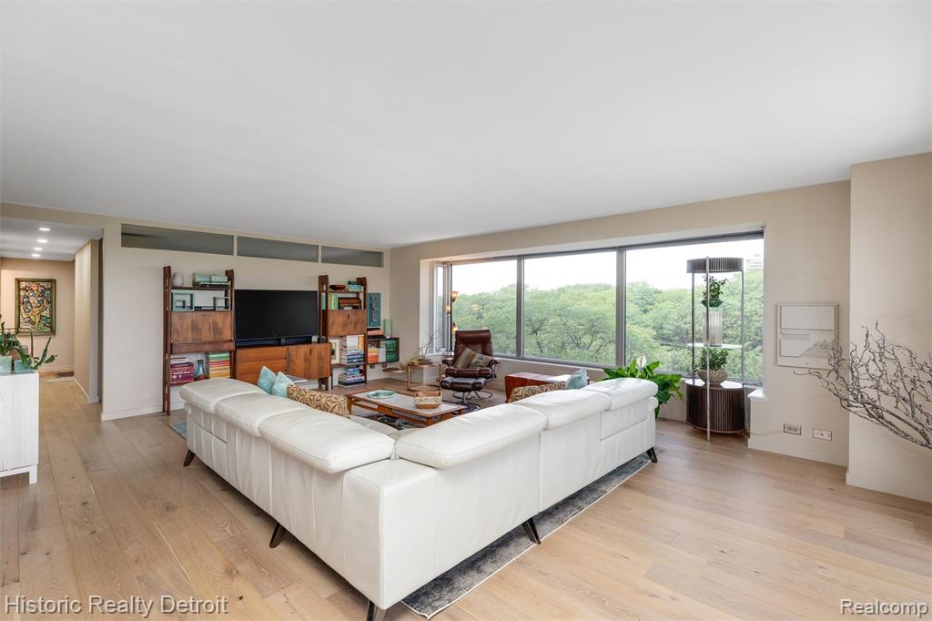 1300 E Lafayette Street Property Photo 11