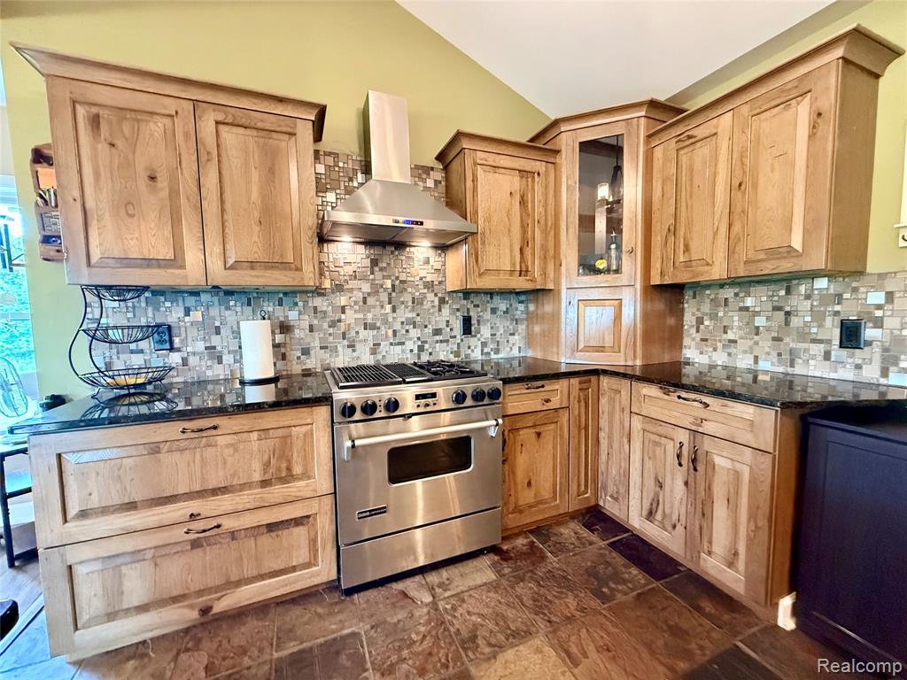 2543 Greenwood Road Property Photo 6