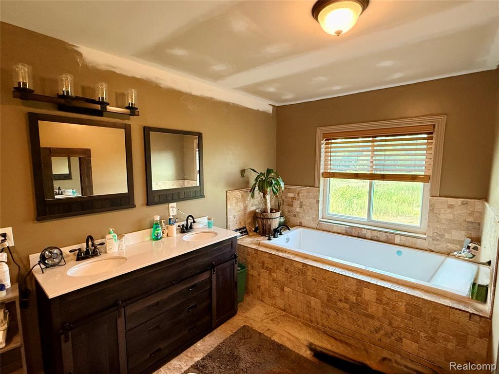 2543 Greenwood Road Property Photo 23