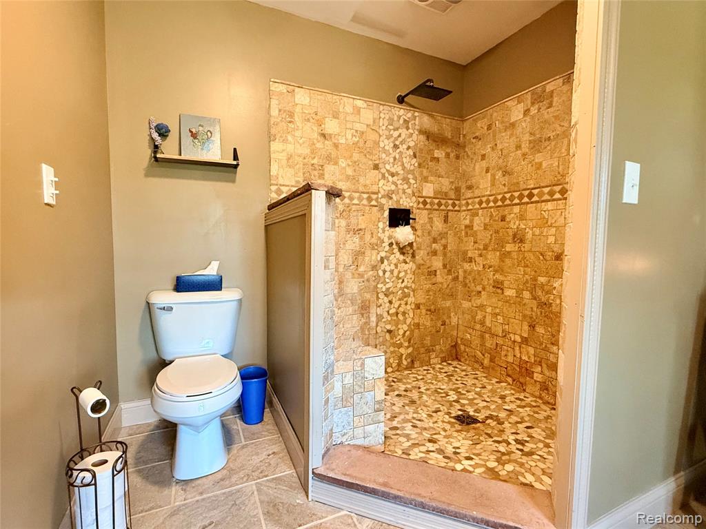 2543 Greenwood Road Property Photo 24