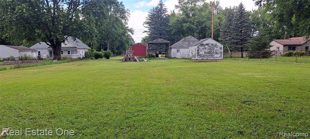 23765 Mary Street Property Photo 5