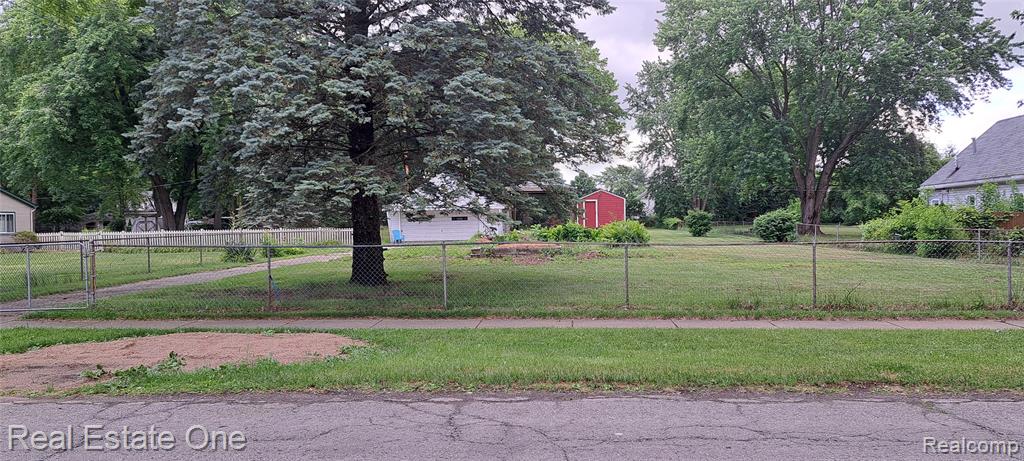 23765 Mary Street Property Photo 6