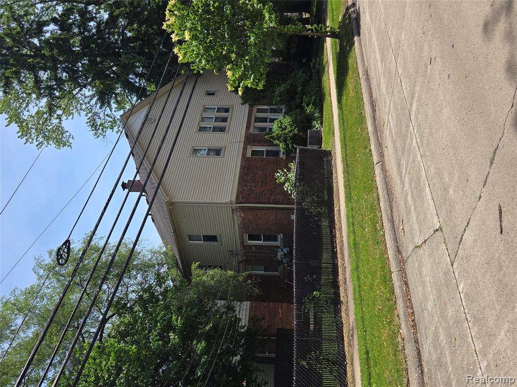 903 E 3rd Street Property Photo 21