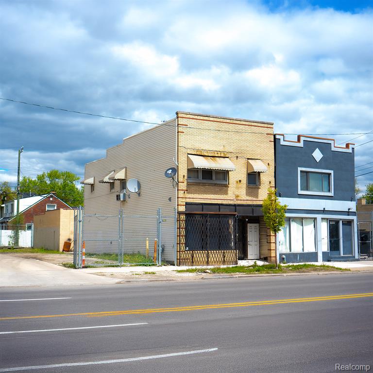 19510 W Warren Avenue Property Photo 1