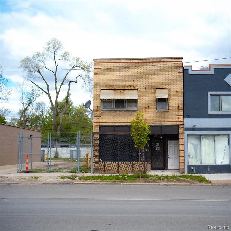19510 W Warren Avenue Property Photo 3
