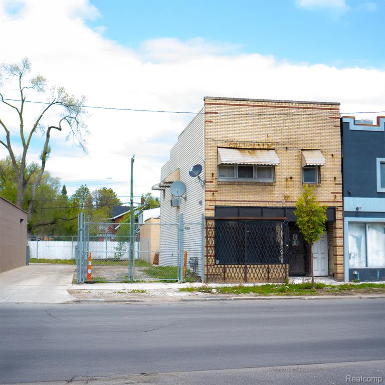 19510 W Warren Avenue Property Photo 6