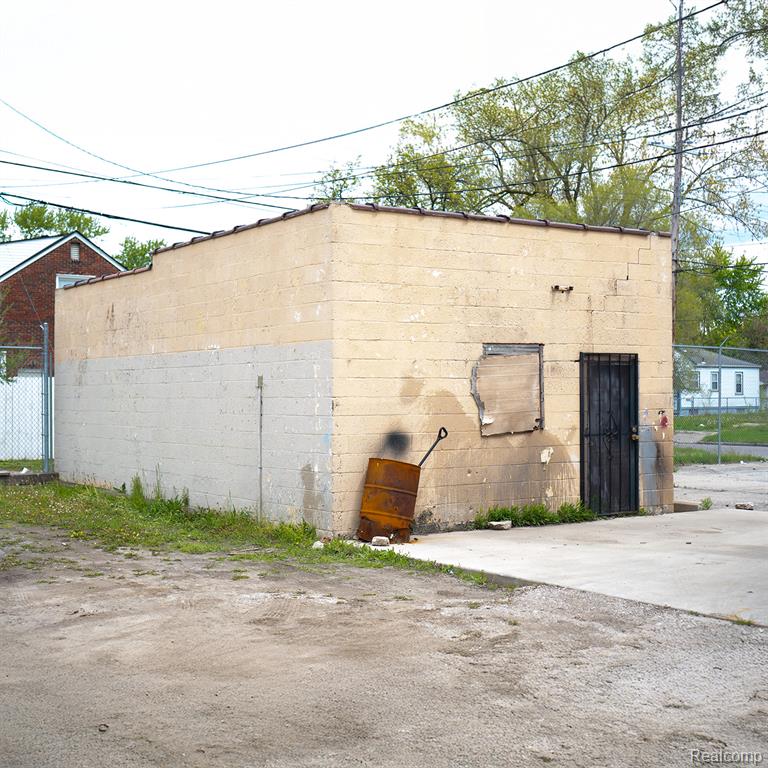 19510 W Warren Avenue Property Photo 12