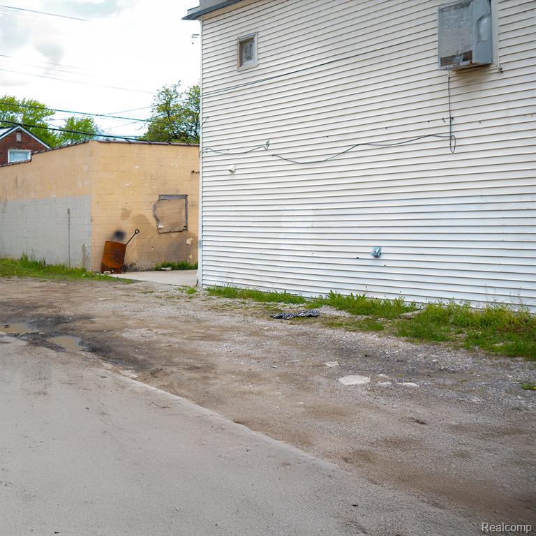 19510 W Warren Avenue Property Photo 16