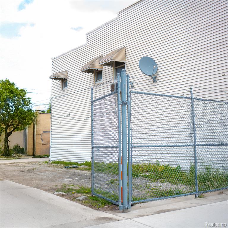 19510 W Warren Avenue Property Photo 17