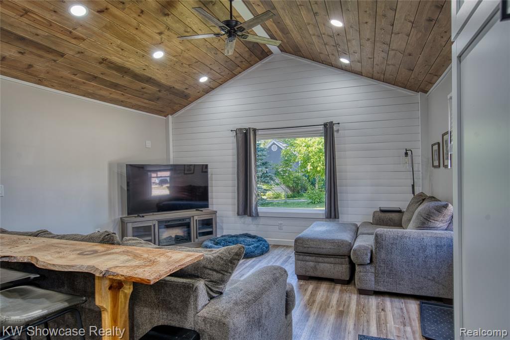 134 2nd Street Property Photo 4