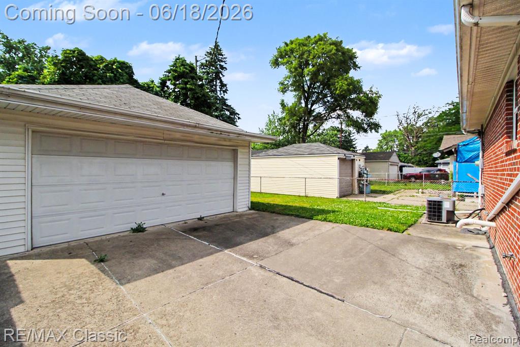 18825 Hanna Street Property Photo 11