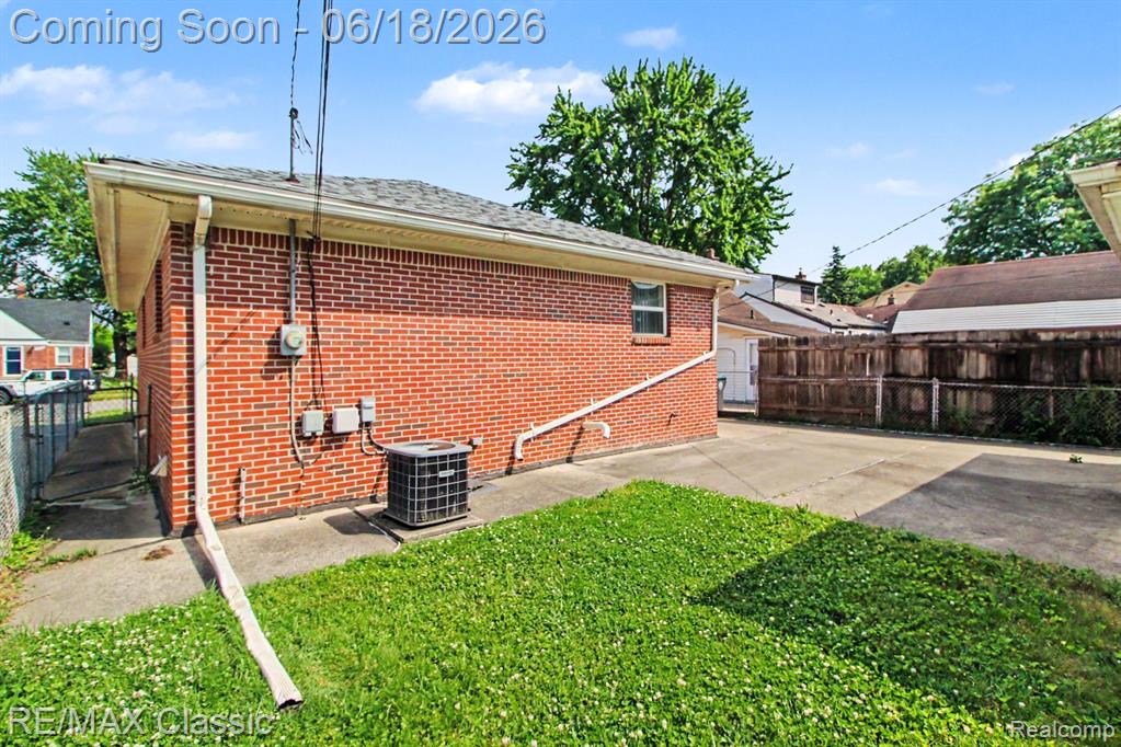 18825 Hanna Street Property Photo 13