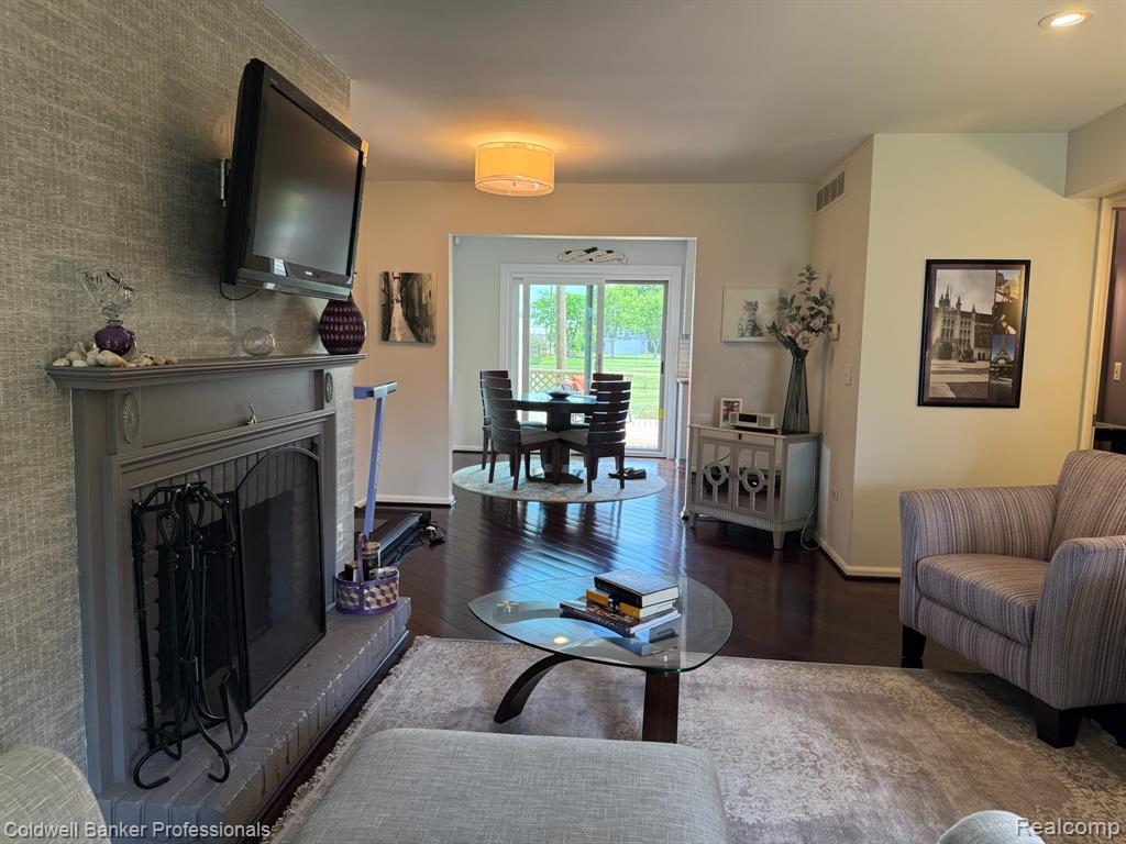 33374 Jefferson Avenue Property Photo 5