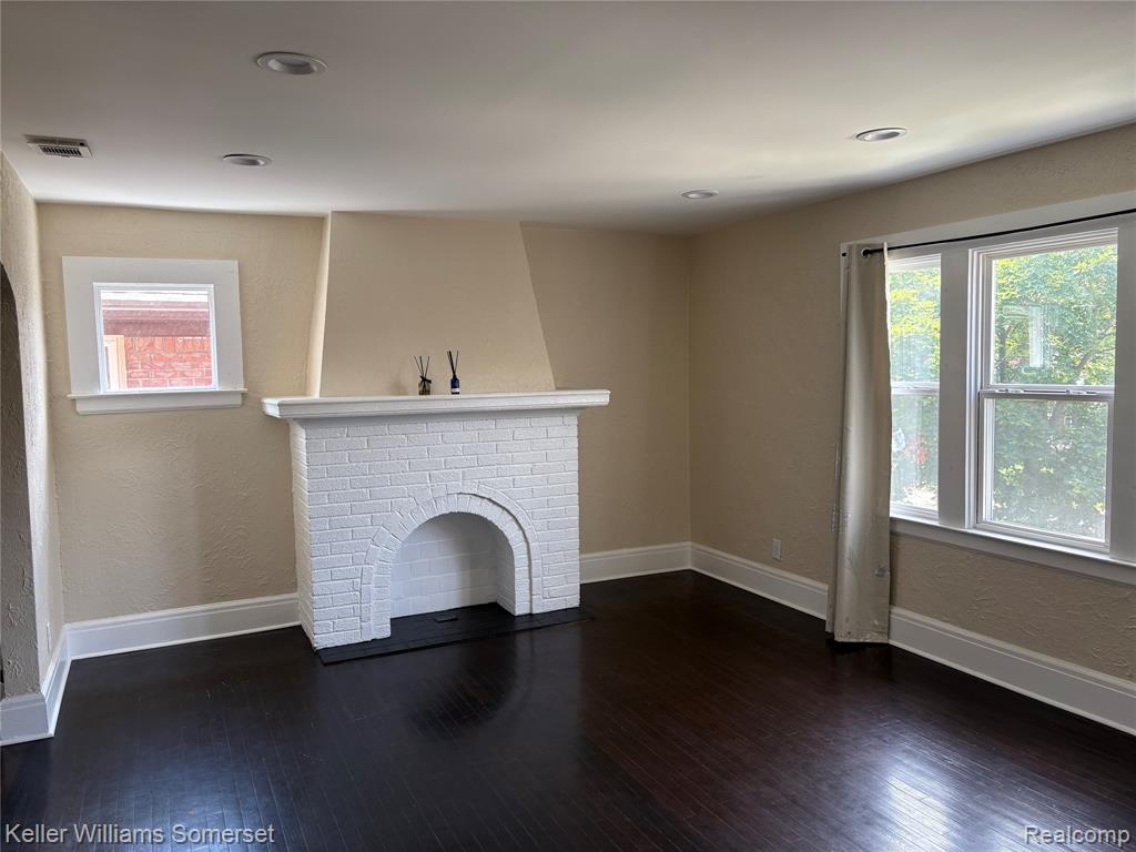 17178 Roselawn Street Property Photo 2