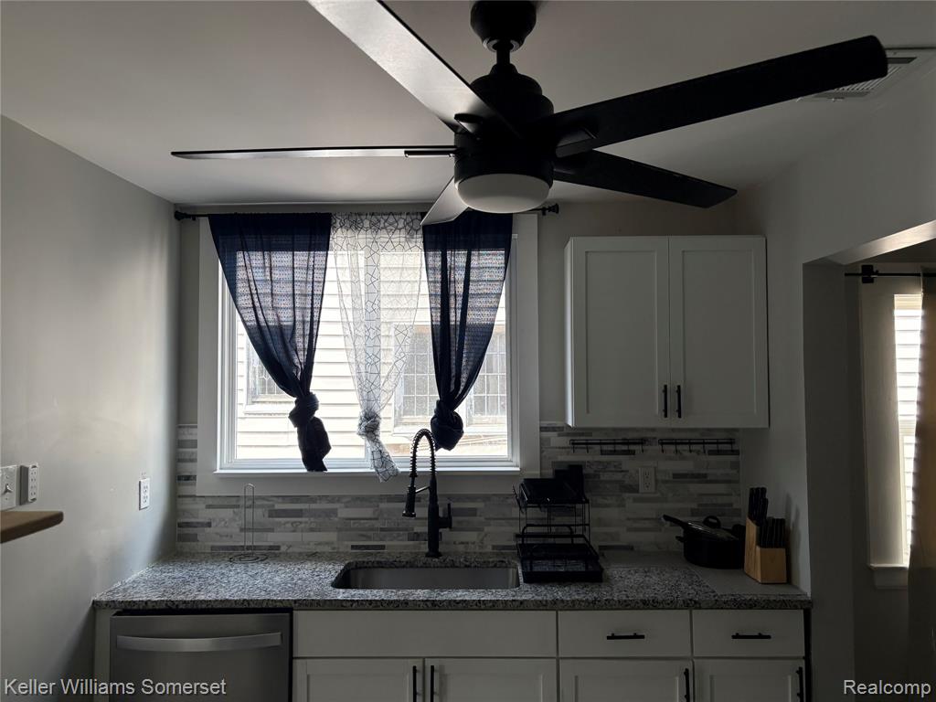 17178 Roselawn Street Property Photo 3