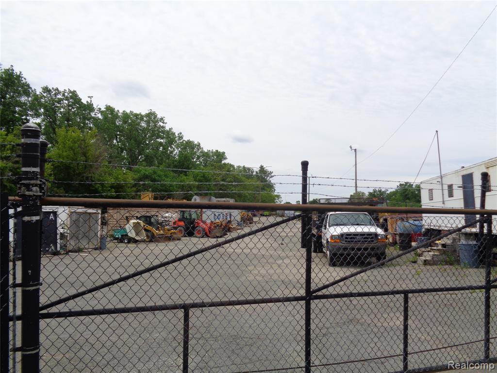 325 King Road Property Photo 1