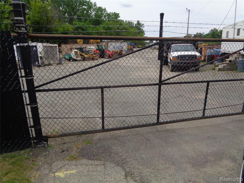 325 King Road Property Photo 2