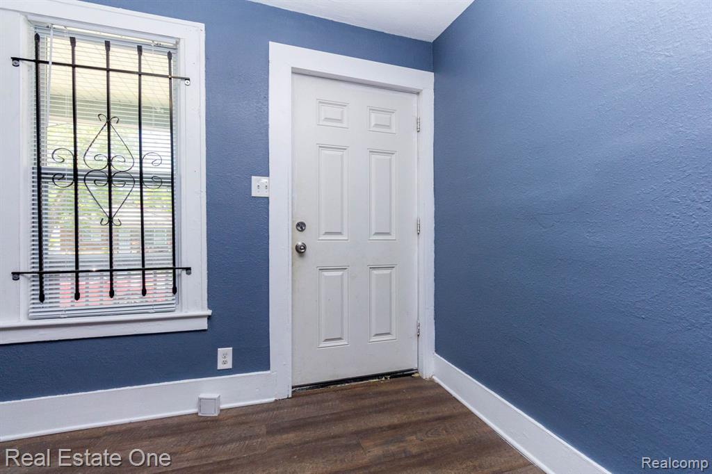 6427 Linsdale Street Property Photo 5