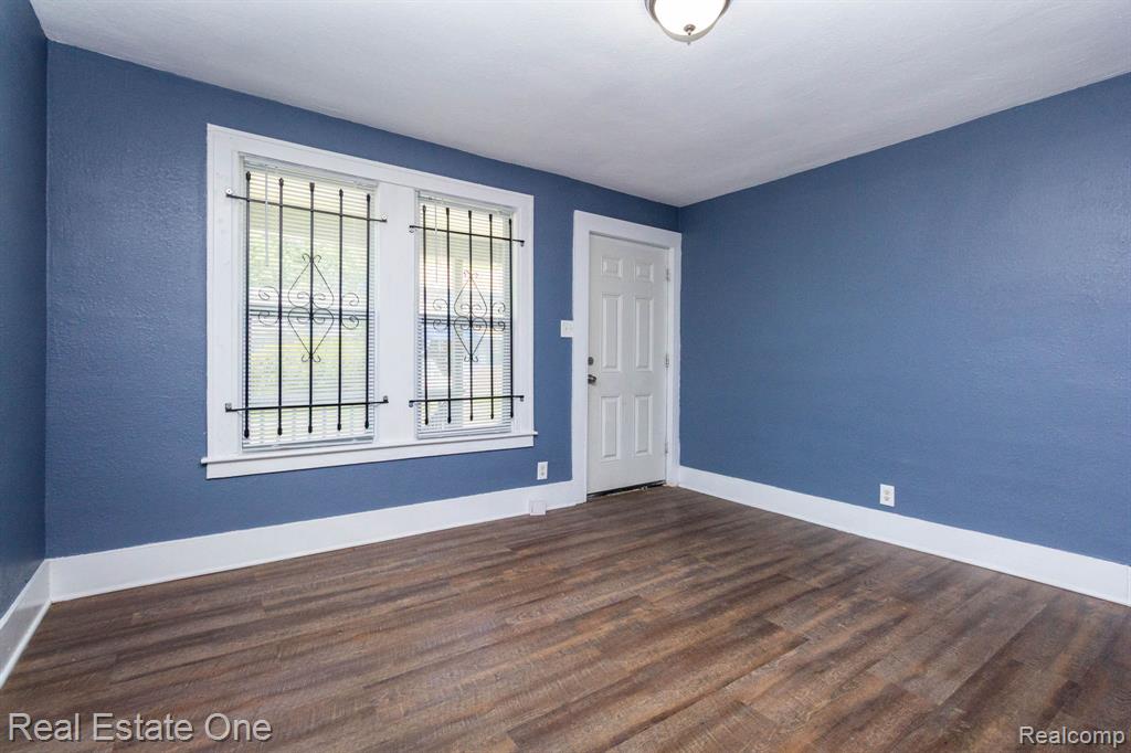 6427 Linsdale Street Property Photo 6
