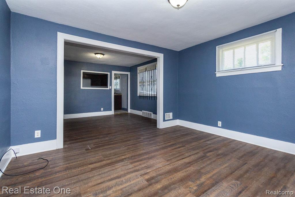 6427 Linsdale Street Property Photo 7