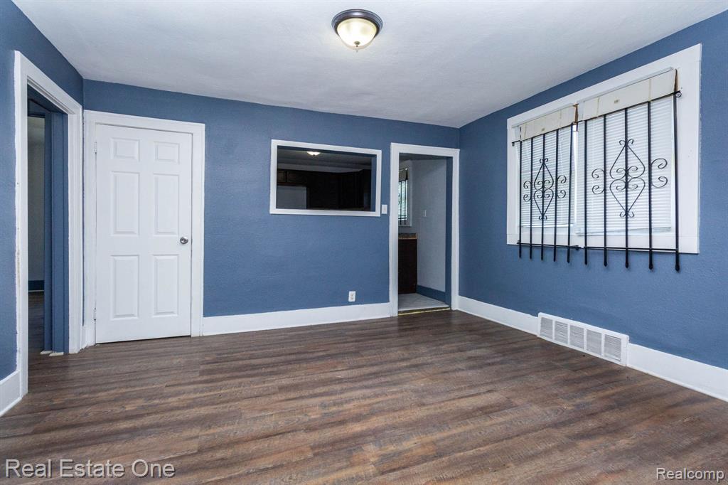 6427 Linsdale Street Property Photo 8
