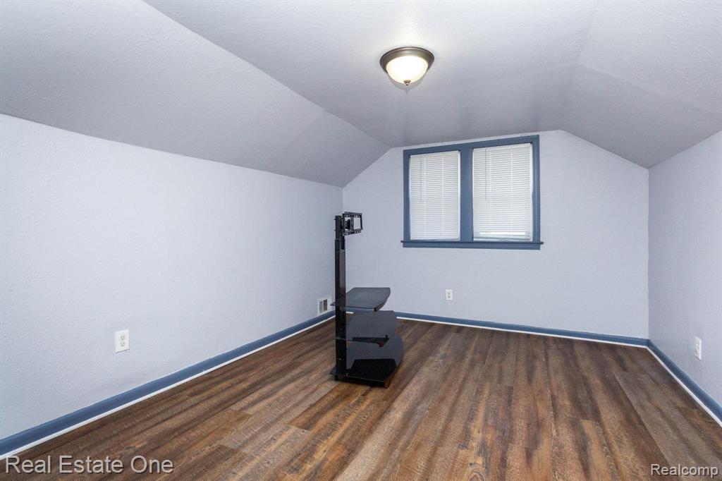 6427 Linsdale Street Property Photo 14