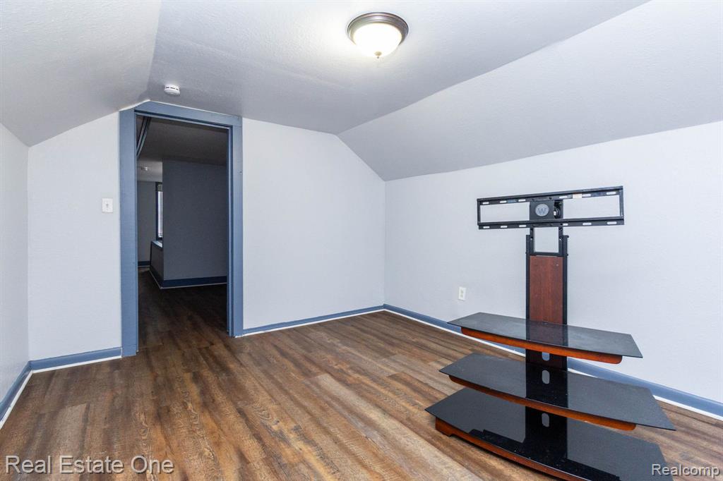 6427 Linsdale Street Property Photo 15