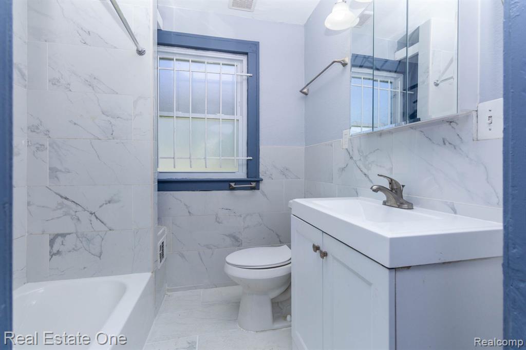 6427 Linsdale Street Property Photo 16