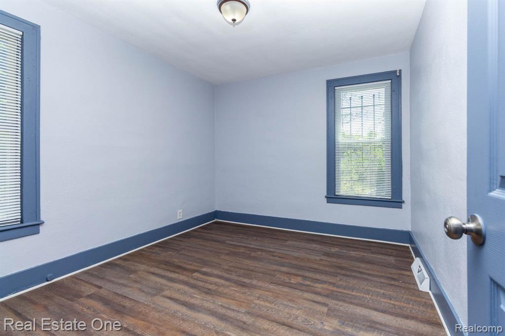 6427 Linsdale Street Property Photo 18